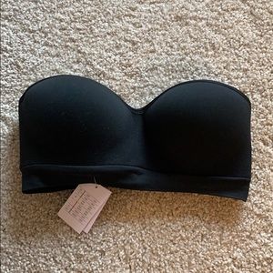 Black strapless bra